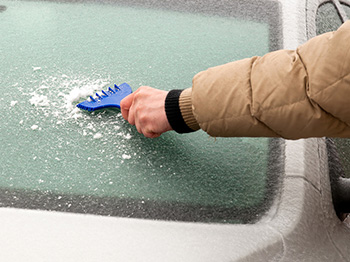 nano stěrače usnadní škrábání námrazy i zmrzlého sněhu ze skla automobilu